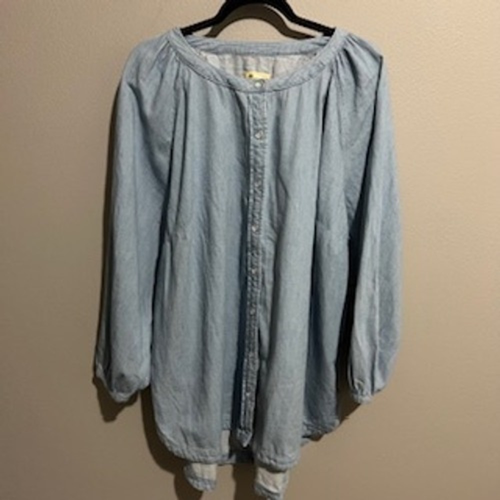 Universal Thread Womens XXL Light Wash Chambray Button Down‎ Tunic Top Blue NWOT